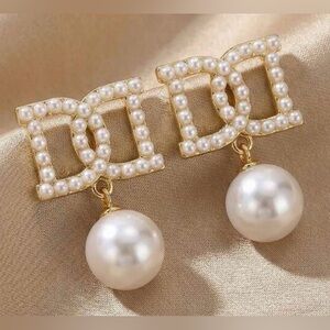 Gold Pearl Earrings